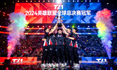 T1战队夺得2024英雄联盟全球总决赛冠军捧杯庆祝现场
